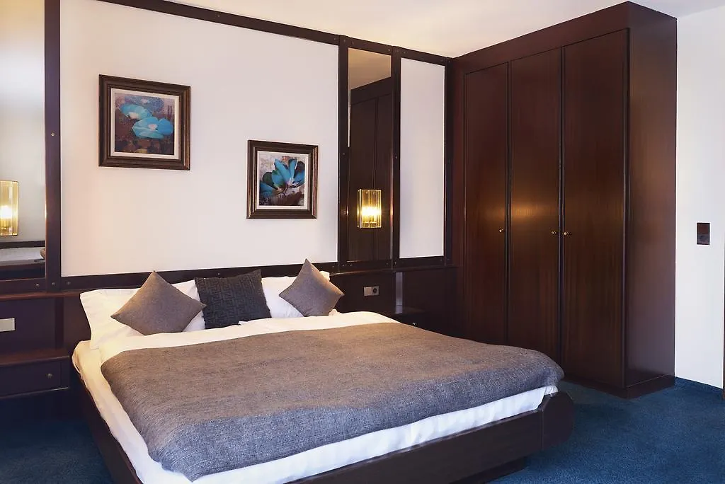 Konukevi Muttererhof Otel Mutters
